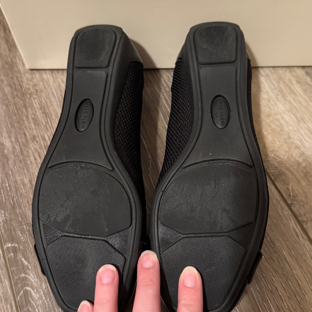 EUC Women’s Anne Klein UNice Black Flat - Picture 5 of 6
